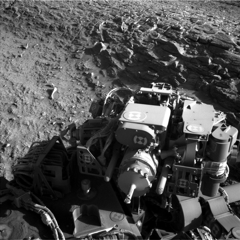 curiosity-rover-explores-martian-ridge-for-scientific-insights