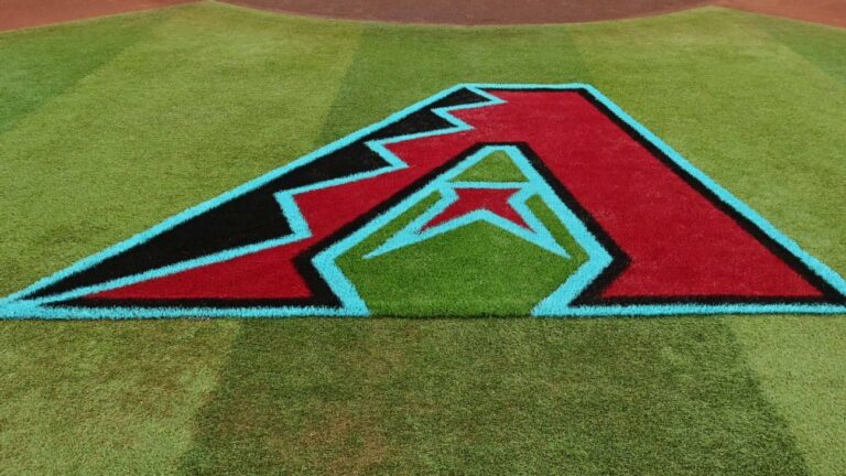 d-backs-flight-issues-delay-arrival-in-milwaukee-until-4-a-m-