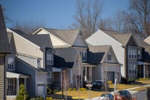 disparity-grows-as-middle-class-faces-financial-challenges
