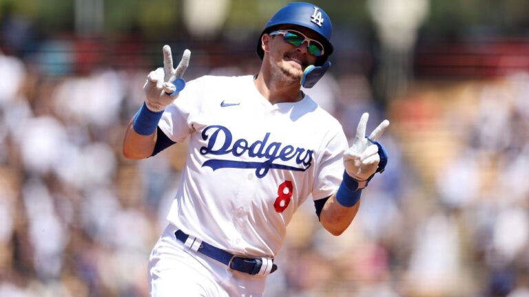 dodgers-activate-enrique-hernandez-boosting-playoff-hopes