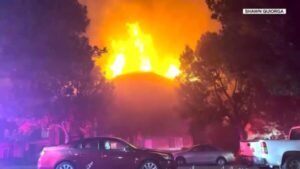 fire-engulfs-eagle-mountain-apartment-complex-injuries-reported