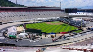 first-mlb-game-in-tennessee-draws-record-85-000-fans-tonight