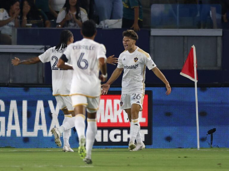 galaxy-snaps-winless-streak-with-3-0-shutout-over-rapids