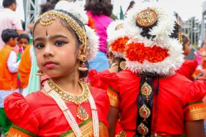 hundreds-celebrate-indian-culture-at-fog-festival-in-fremont