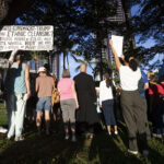 hundreds-gather-for-interfaith-vigil-supporting-migrants-in-hawaii
