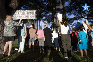 hundreds-gather-for-interfaith-vigil-supporting-migrants-in-hawaii