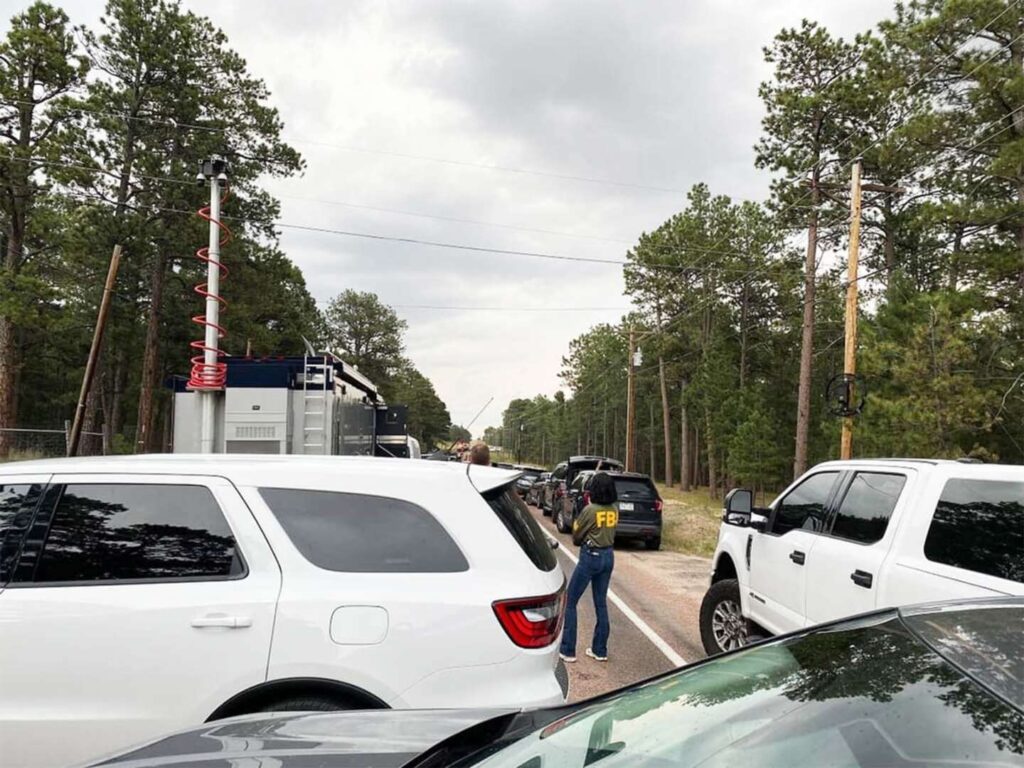 ice-agent-fires-shots-as-suspects-attempt-to-run-them-over