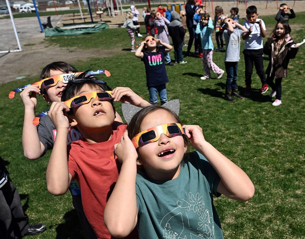 jenny-sparks-earns-state-award-for-captivating-eclipse-photo