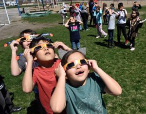 jenny-sparks-earns-state-award-for-captivating-eclipse-photo