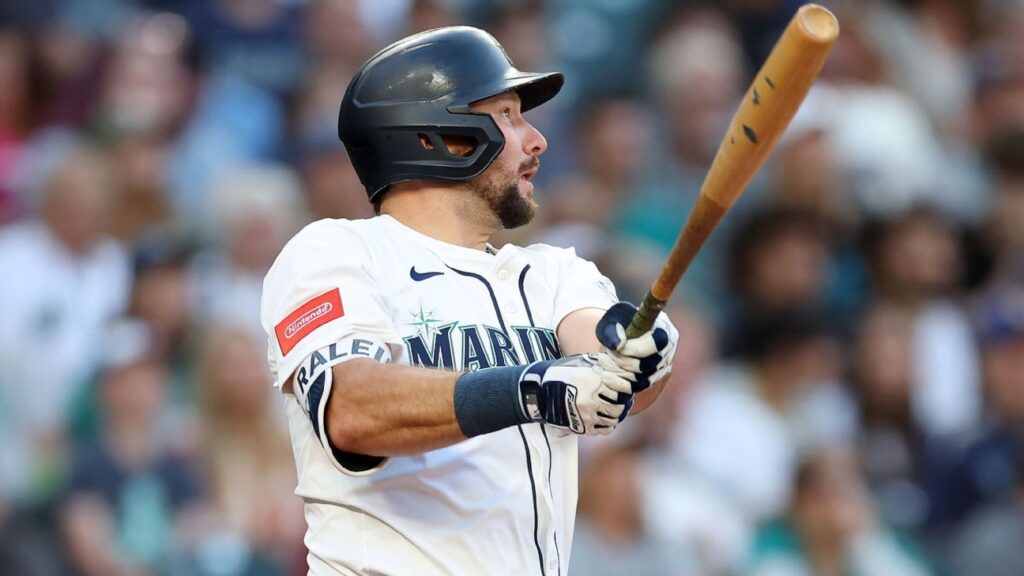 mariners-cal-raleigh-sets-new-catcher-hr-record-with-49th-blast