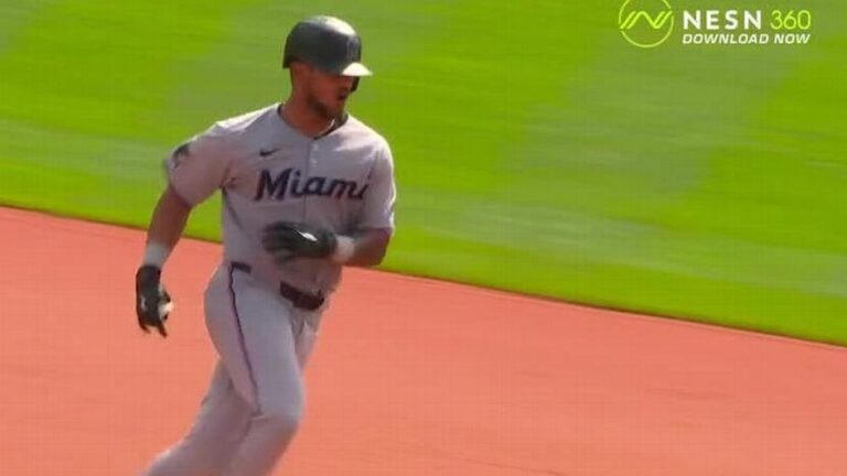 marlins-myers-hits-game-winning-hr-amid-heckling-at-fenway