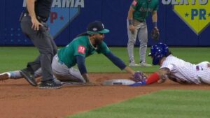 mets-francisco-alvarez-faces-mri-after-thumb-injury-in-game