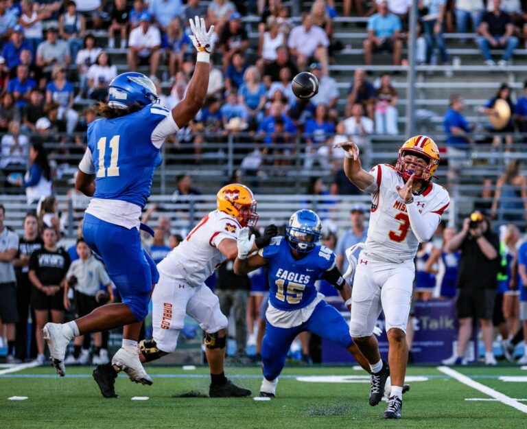 mission-viejo-edges-santa-margarita-7-3-in-thrilling-opener