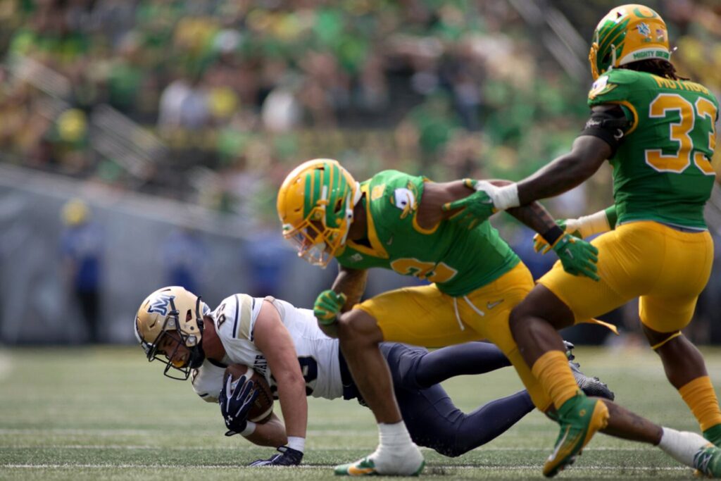 oregon-dominates-montana-state-59-13-stifles-rushing-attack
