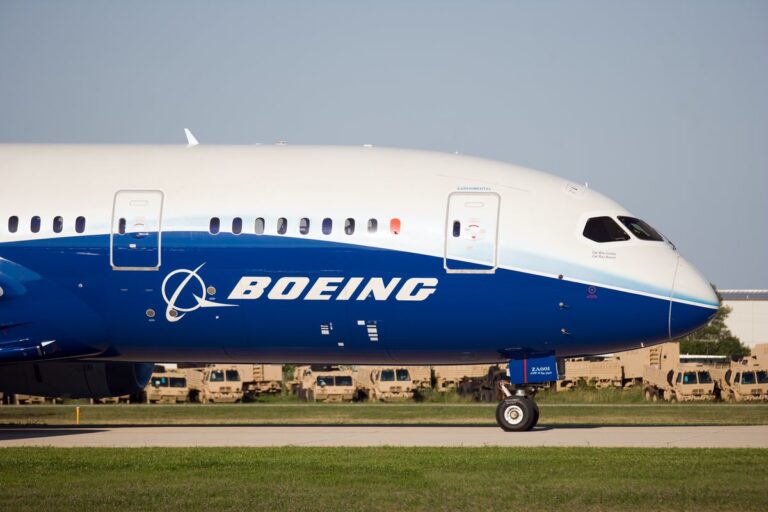 over-3-000-boeing-workers-strike-in-missouri-and-illinois