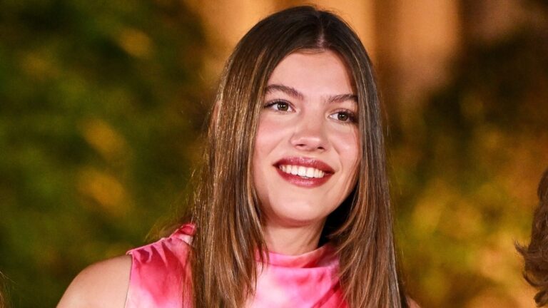 princess-sof-a-dazzles-in-bold-zara-dress-at-mallorca-event