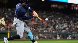 rays-rally-late-to-secure-7-6-victory-over-giants