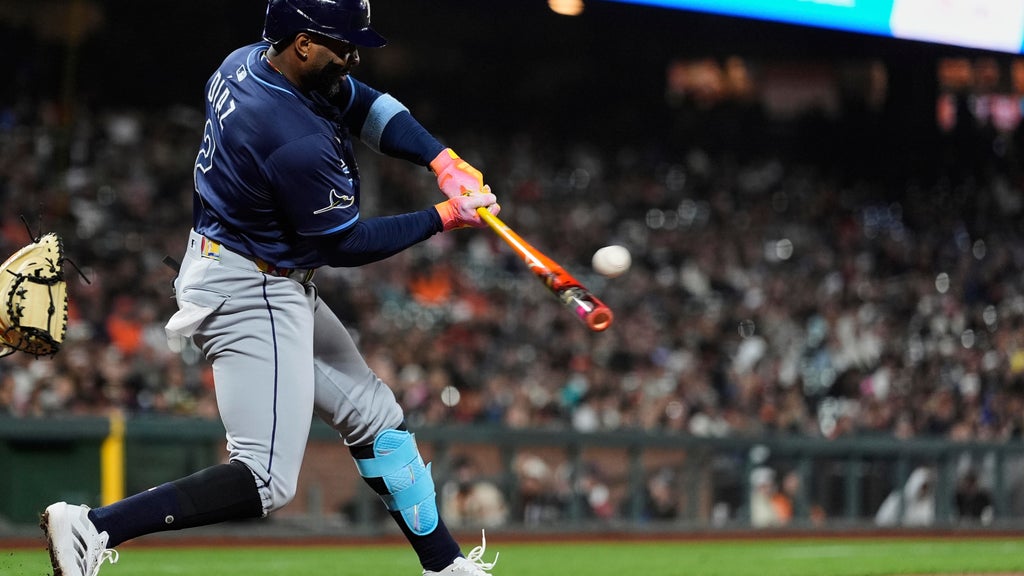 rays-rally-late-to-secure-7-6-victory-over-giants