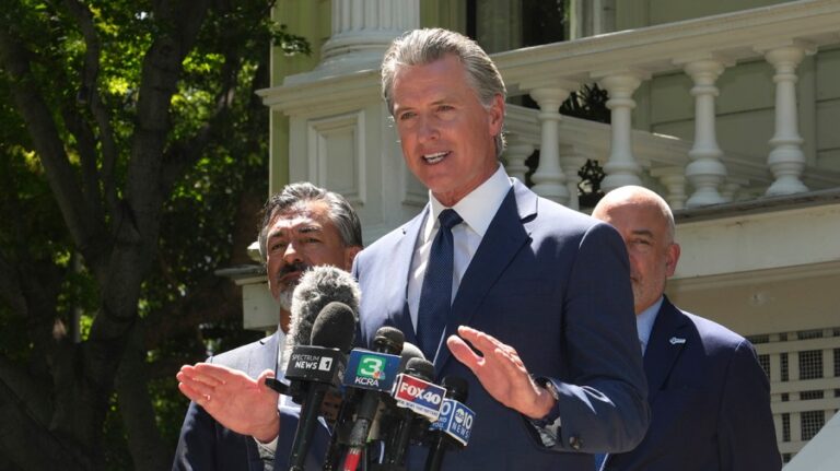 redistricting-battles-heat-up-in-california-and-texas-today