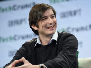 robinhood-ceo-forms-elite-team-of-150-to-rebuild-after-crisis