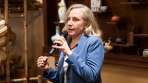 spanberger-confirms-no-redistricting-plans-if-elected-governor