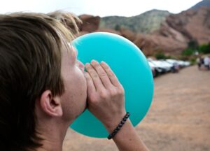 surge-in-nitrous-oxide-use-at-concerts-raises-health-concerns