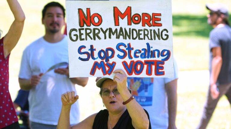 texas-democrats-flee-to-illinois-to-block-gop-redistricting