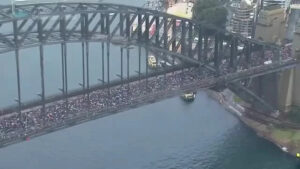 thousands-march-on-sydney-harbour-bridge-in-urgent-support-for-gaza