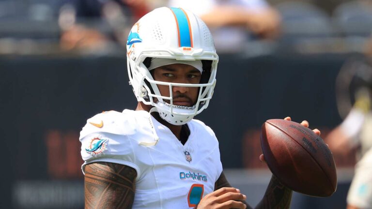 tyreek-hill-s-injury-sparks-growth-for-tua-tagovailoa-and-dolphins-offense