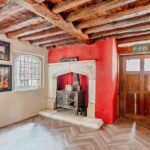 unique-surrey-barn-near-gatwick-airport-hits-market-now