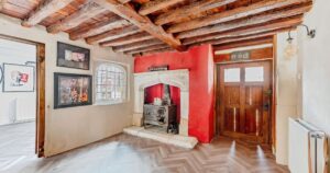 unique-surrey-barn-near-gatwick-airport-hits-market-now