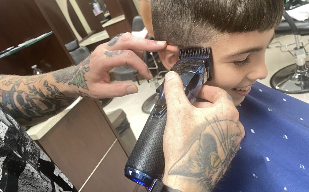 united-way-s-back-to-school-energizer-provides-free-haircuts