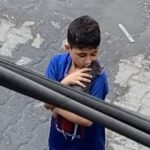 urgent-gaza-boy-mourns-kitten-lost-amid-food-shortage