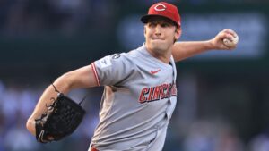 urgent-nick-lodolo-exits-game-vs-cubs-with-blister-injury