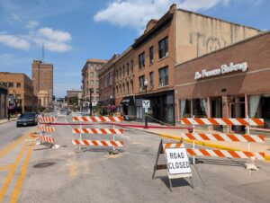 urgent-sidewalk-road-closed-after-200-bricks-fall-in-aurora