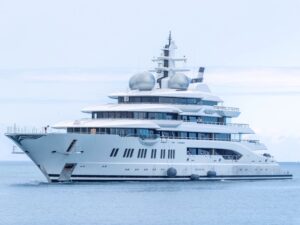 us-government-auctions-325m-superyacht-of-russian-oligarch-now