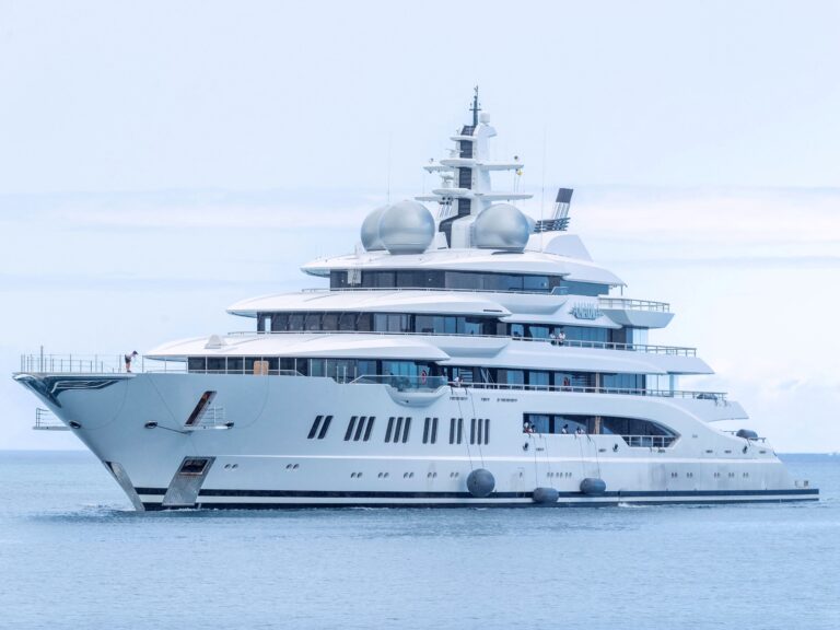 us-government-auctions-325m-superyacht-of-russian-oligarch-now