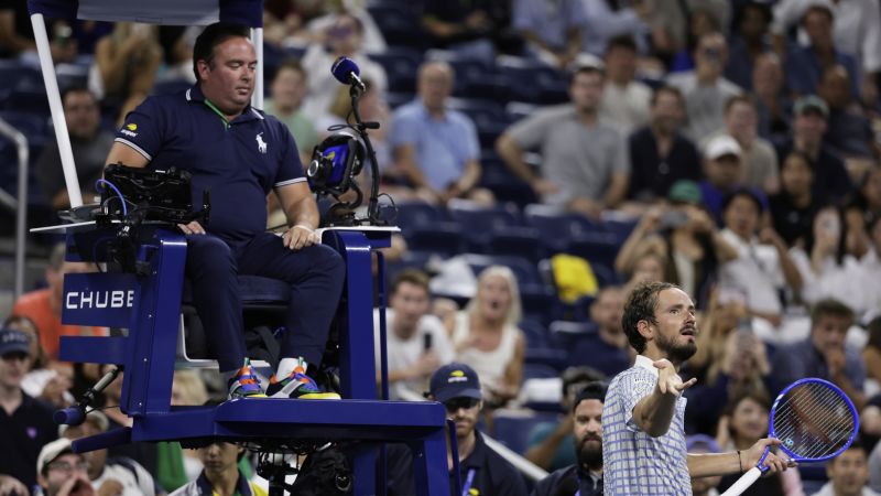 us-open-chaos-photographer-disrupts-medvedev-s-match-point