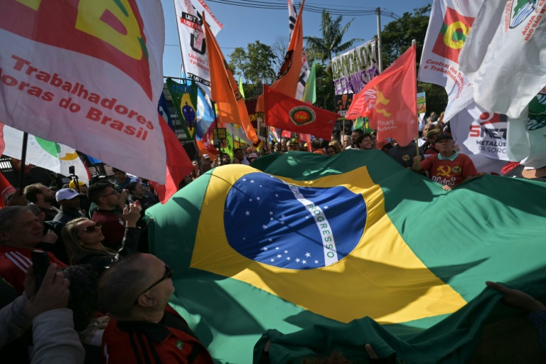 us-tariffs-on-brazilian-goods-surge-to-50-amid-political-tensions