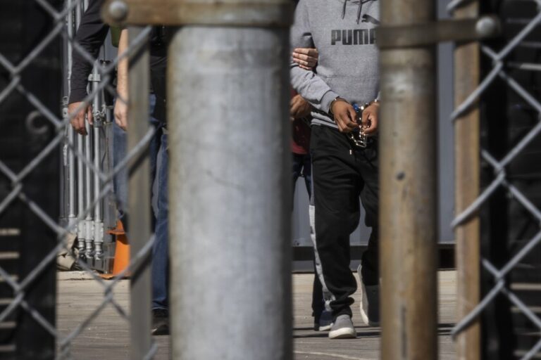 30-arrests-in-trump-s-chicago-deportation-blitz-fear-grips-city