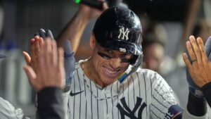 aaron-judge-ties-joe-dimaggio-on-yankees-hr-list-with-361