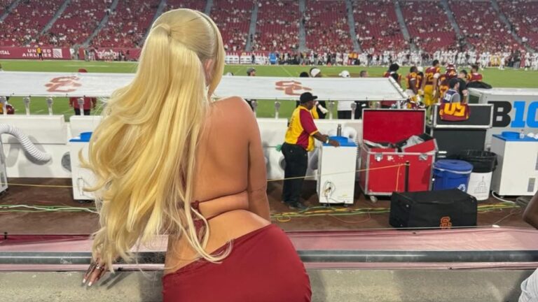 alabama-barker-stuns-in-daring-jersey-dress-at-usc-opener