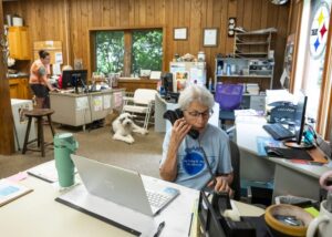 america-s-elderly-workers-face-pay-cuts-struggle-to-survive