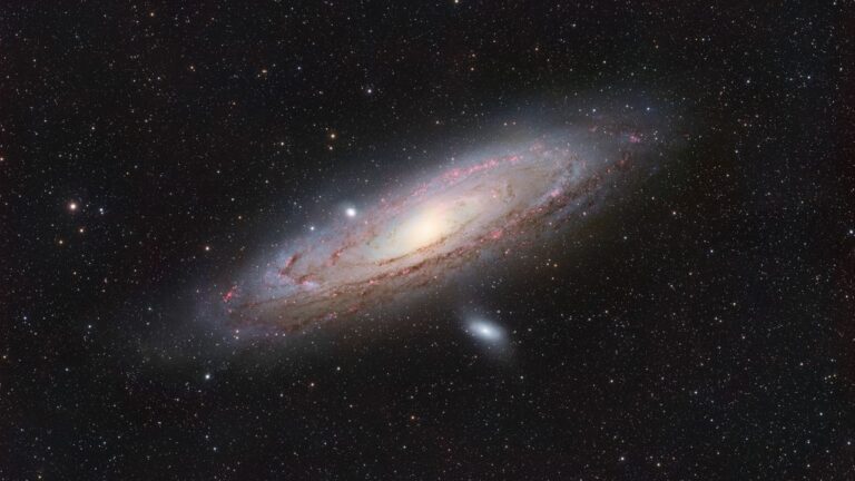 astrophotographer-captures-stunning-detail-of-andromeda-galaxy