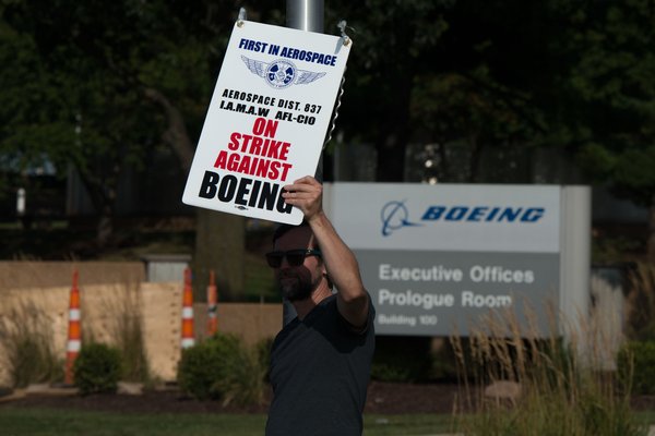 boeing-defense-workers-reject-latest-offer-strike-continues-urgently