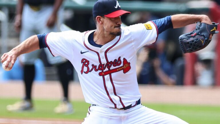 braves-fans-celebrate-charlie-morton-in-possible-final-game