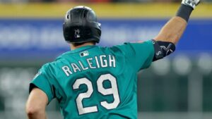 cal-raleigh-hits-60th-home-run-joins-elite-mlb-club-