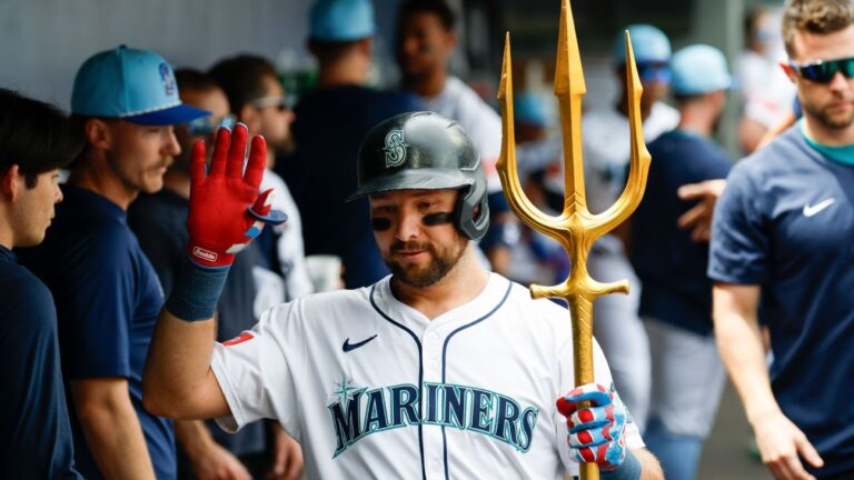 cal-raleigh-ties-mantle-s-record-with-43rd-home-run-today