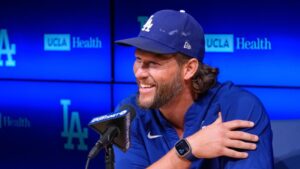 clayton-kershaw-s-emotional-curtain-call-at-dodger-stadium