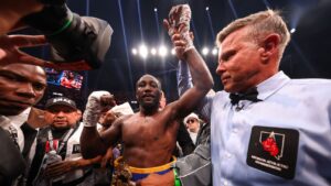 crawford-dismisses-ufc-star-topuria-as-clout-chaser-amid-feud